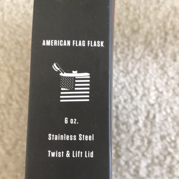 American Flag Flask ✨New In Box ✨ - Picture 3 of 7